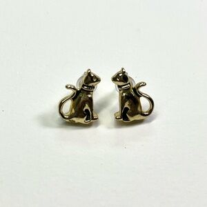 gold cat stud earrings!